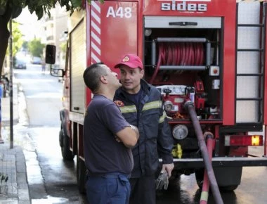 Πυρκαγιά ξέσπασε σε οικόπεδο στο Μαραθώνα